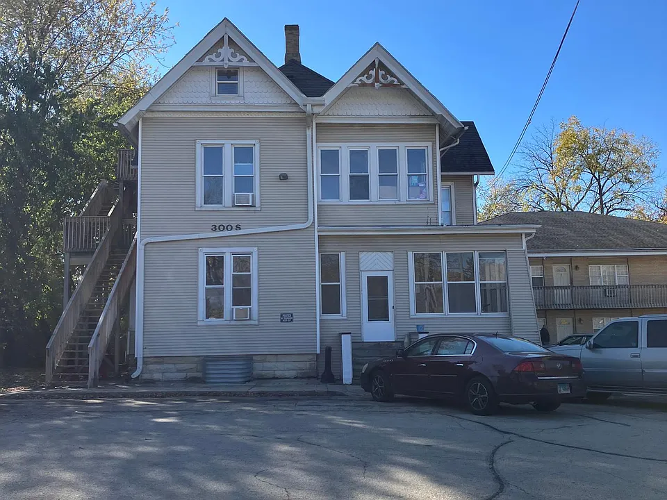 300 S Main St