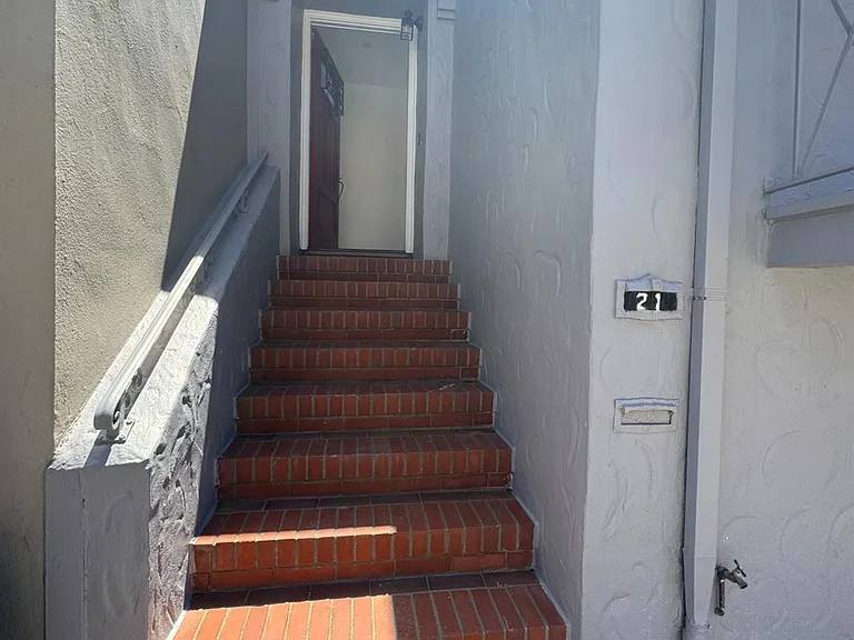 21 Rio Ct — Photo 2