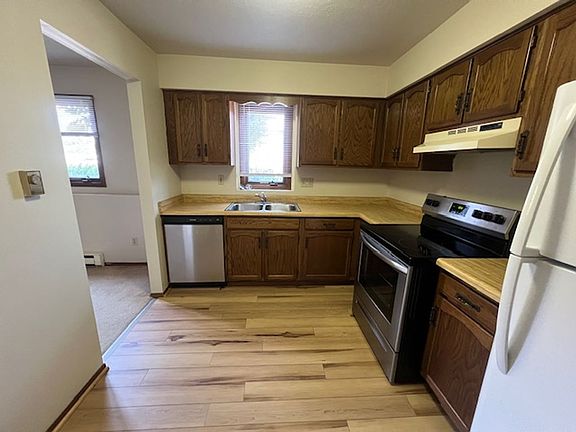 2nd image of 6006 Boxwood Dr APT 2