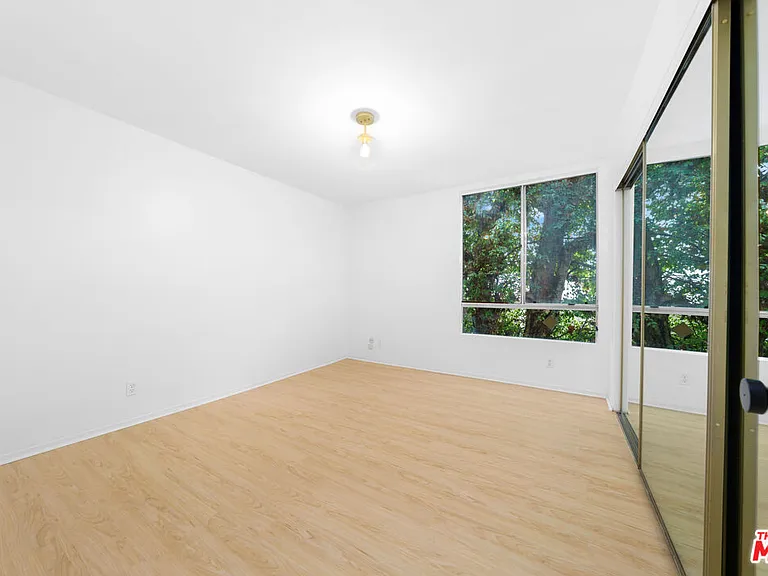 406 N Oakhurst Dr #105 — Photo 19