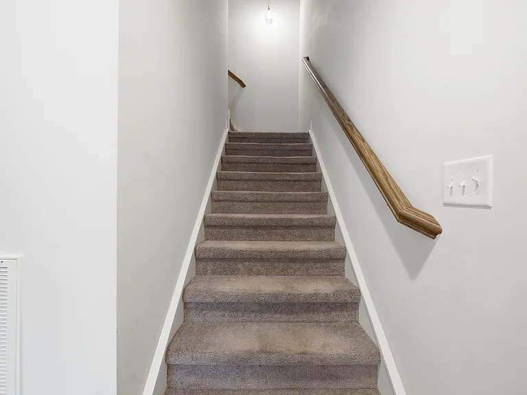 257 Claremont Ct — Photo 18
