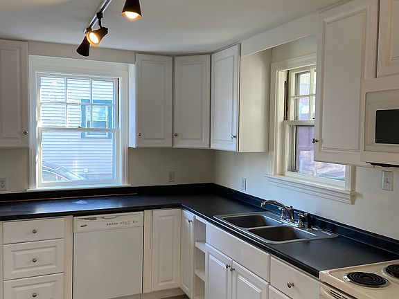 3rd image of 212 Maple St #212