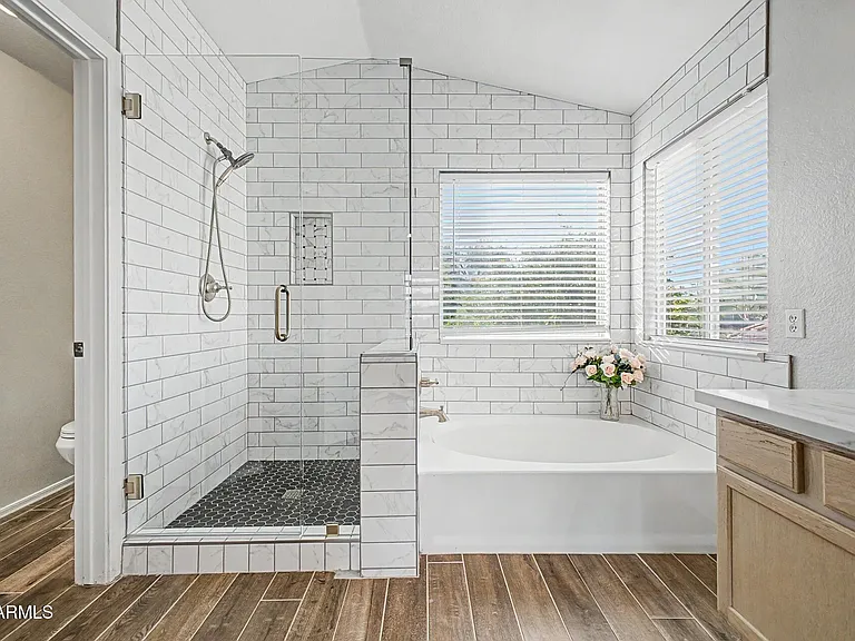 4522 E Rowel Rd — Photo 7