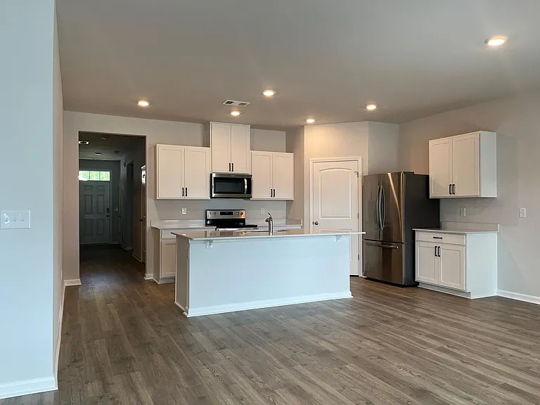 114 Olivia Cir — Photo 3