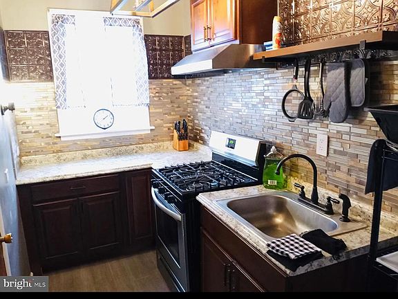 4th image of 184 W Luray St #2