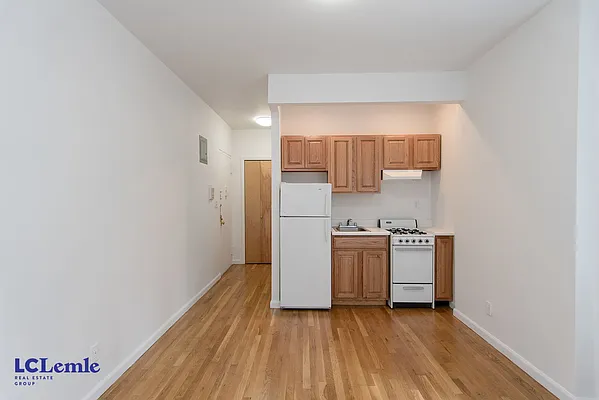 Rented by LC Lemle Real Estate Group | media 19