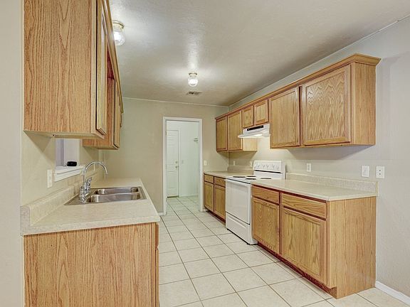 4th image of 401 S Greengate Dr