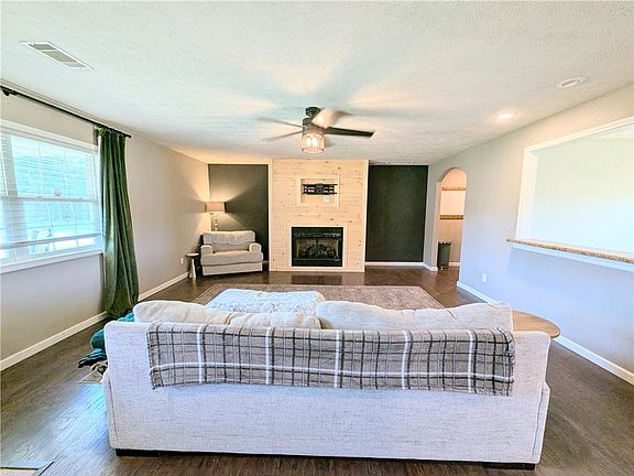 5th image of 9959 Enon Cir