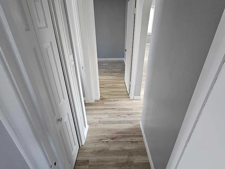 2401 Burnside Ave — Photo 9