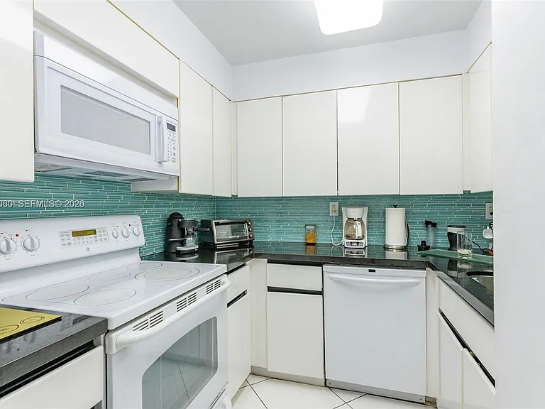 6767 Collins Ave #1905 — Photo 10