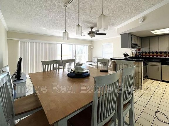 3rd image of 479 E Shore Dr APT 1