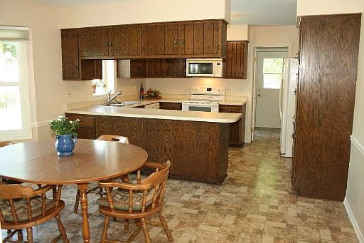 3rd image of 6626 Stowe Ct