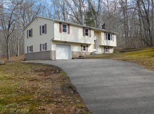 19 Crouch Rd, Amston, CT 06231