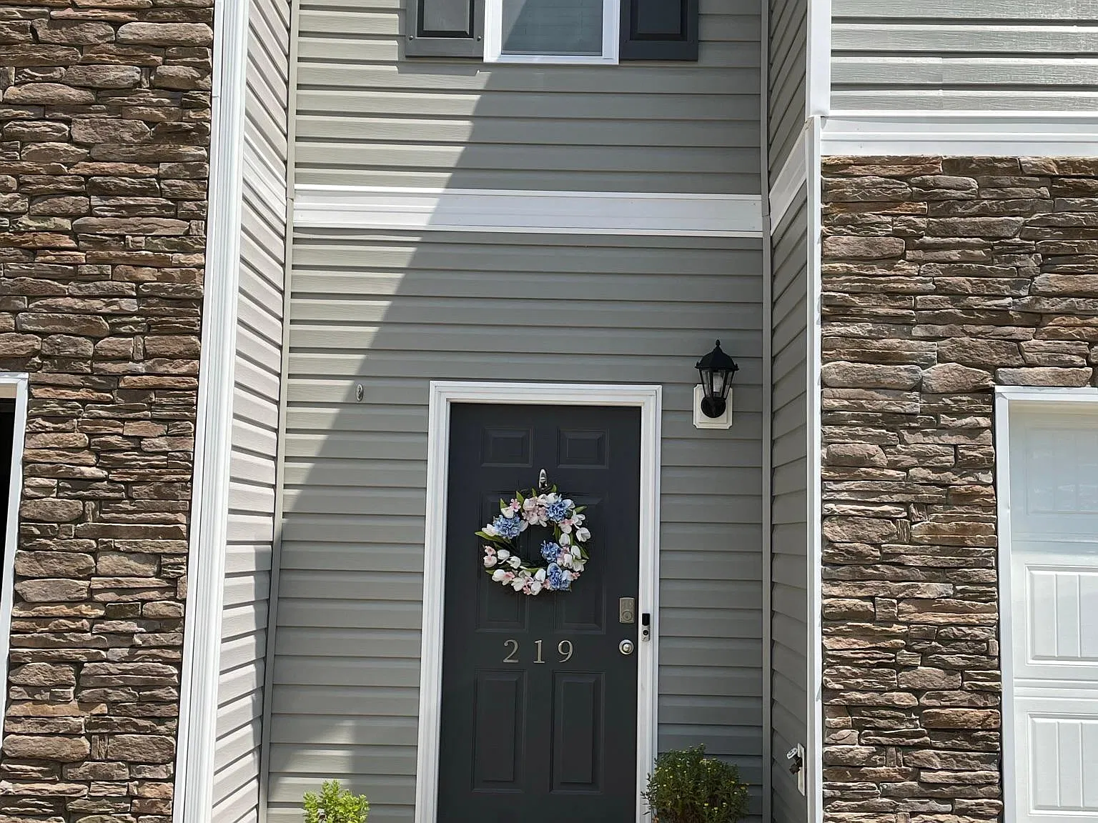 3 bed, 2.5 bath, 1464 sqft, $1,675 — Photo 2