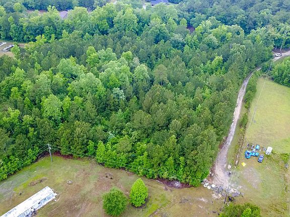 3rd image of 581 Roberts Rd.