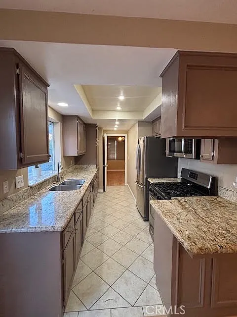 3 bed, 2.5 bath, 1955 sqft, $4,800 — Photo 3