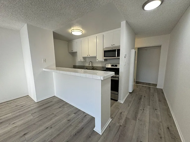 6736 Cleon Ave — Photo 7
