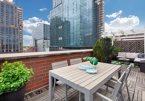 3rd image of 212 S Oxford St APT Phc