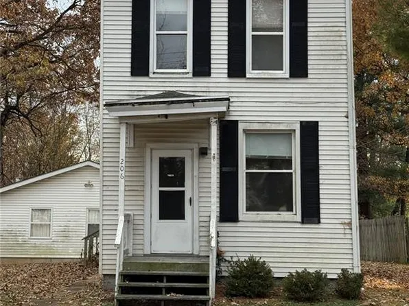 206 S 27th St, Belleville, IL 62226