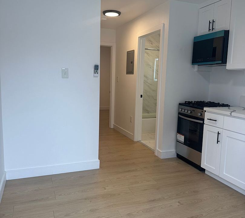 1st image of 1101-1103 W 40th Pl #80b4e8df2