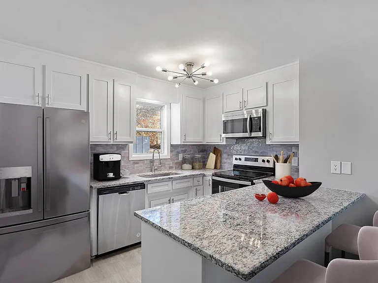 390-32 S Broad St E — Photo 11