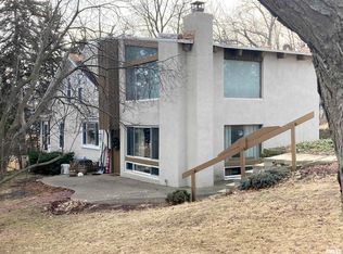 810 13th Ave N, Clinton, IA 52732