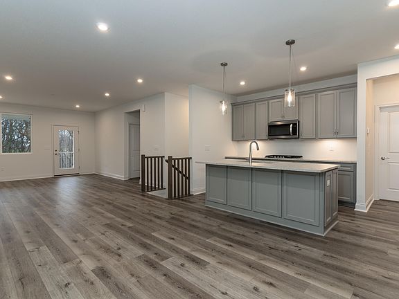4th image of 1640 Creekwood Ct