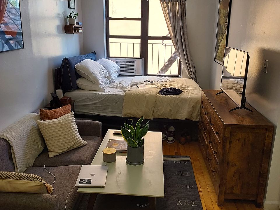 2nd image of 90 Rivington St APT 4B