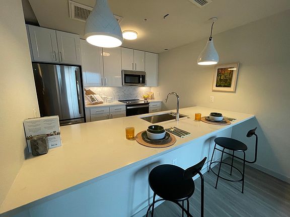 4th image of 336 N Grant St #509