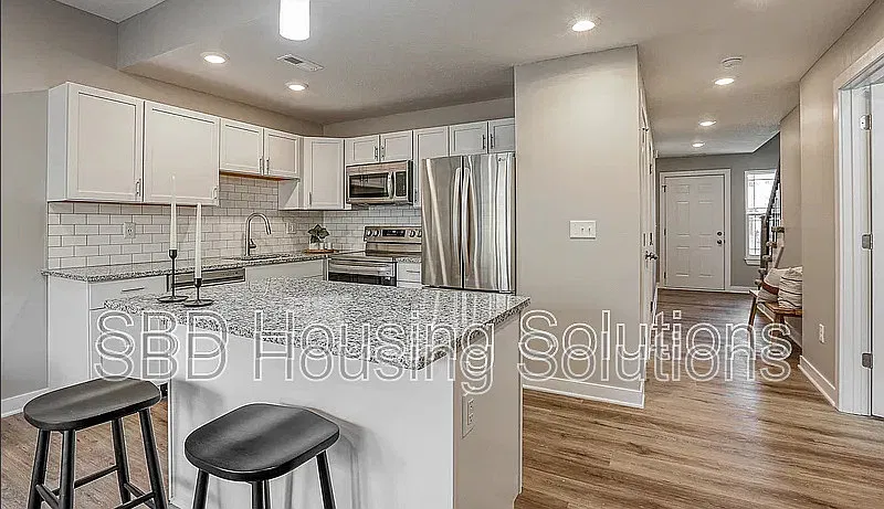 3 bed, 2.5 bath, 1200 sqft, $1,625 — Photo 3
