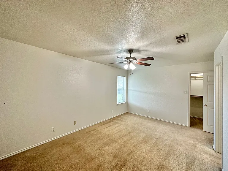 3900 Bolivar Dr — Photo 12