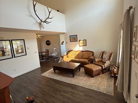 2nd image of 1412 Saddle Dr