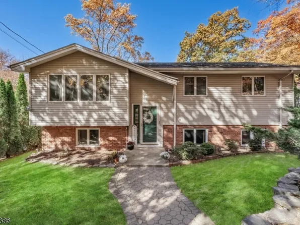 8 Keewadin Avenue, Hopatcong Boro, NJ 07843