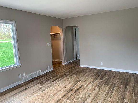 4th image of 1528 Ramona Ave