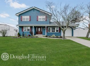 63 Norman Dr, Bohemia, NY 11716