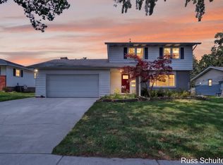 1496 Woodside Rd, Muskegon, MI 49441