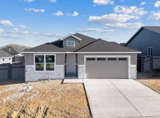 7889 Gilbert St, West Richland, WA