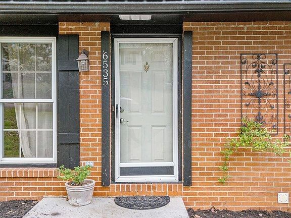 3rd image of 6535 Hunters Glen Dr
