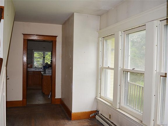 5th image of 6085 Railroad St