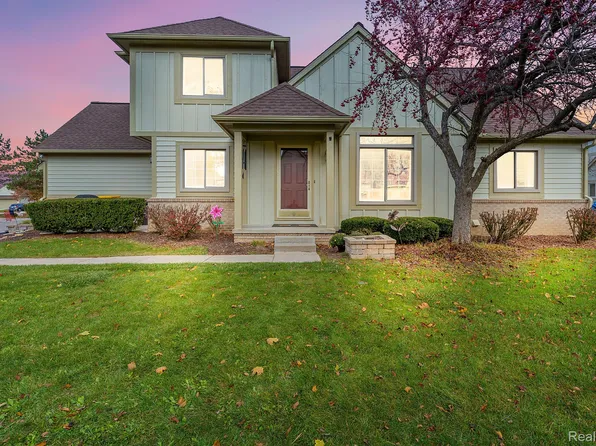 755 Elm Ct, Wixom, MI 48393