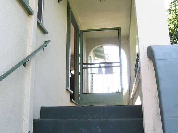 3rd image of 4826 Algoma Ave