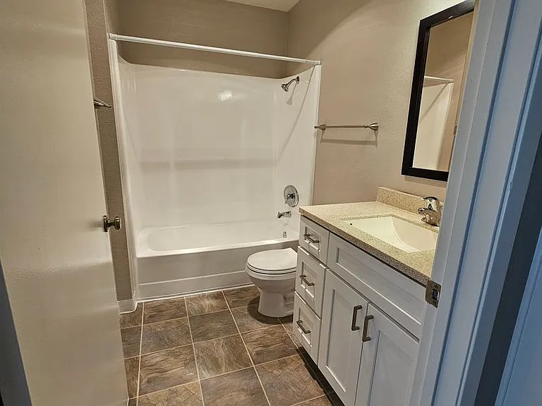 Del Mar Apartment Homes — Photo 38