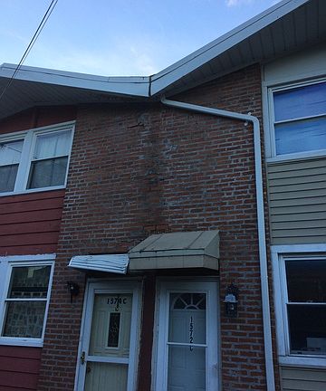 2nd image of 1572 Woodland Ave Unit C