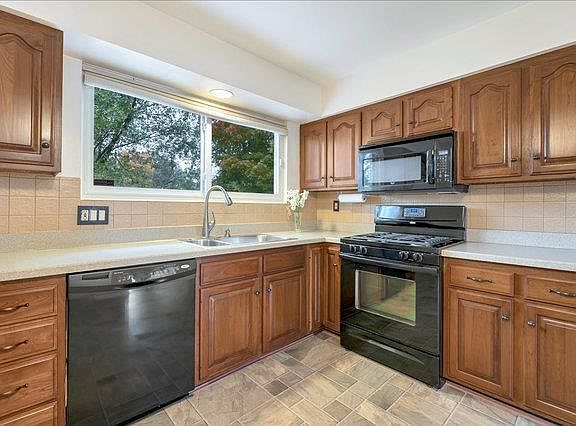 4th image of 1330 Sandy Dr