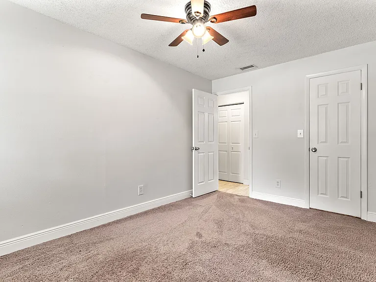 1500 Walnut St — Photo 15