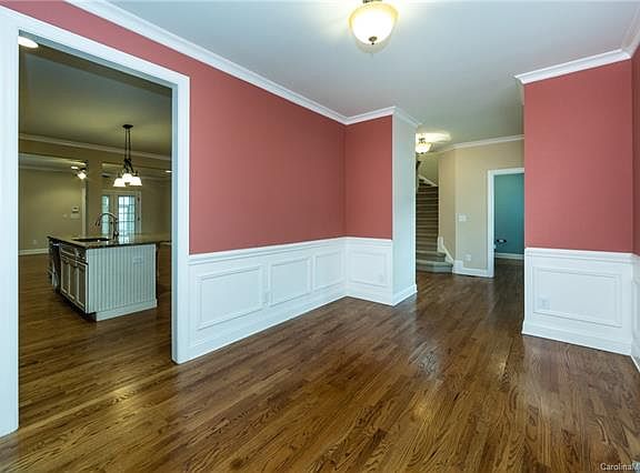 3rd image of 1005 Belmont Village Dr
