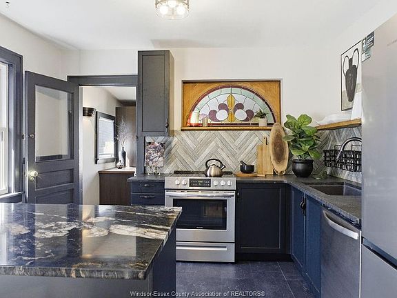 4th image of 557 Moy Ave