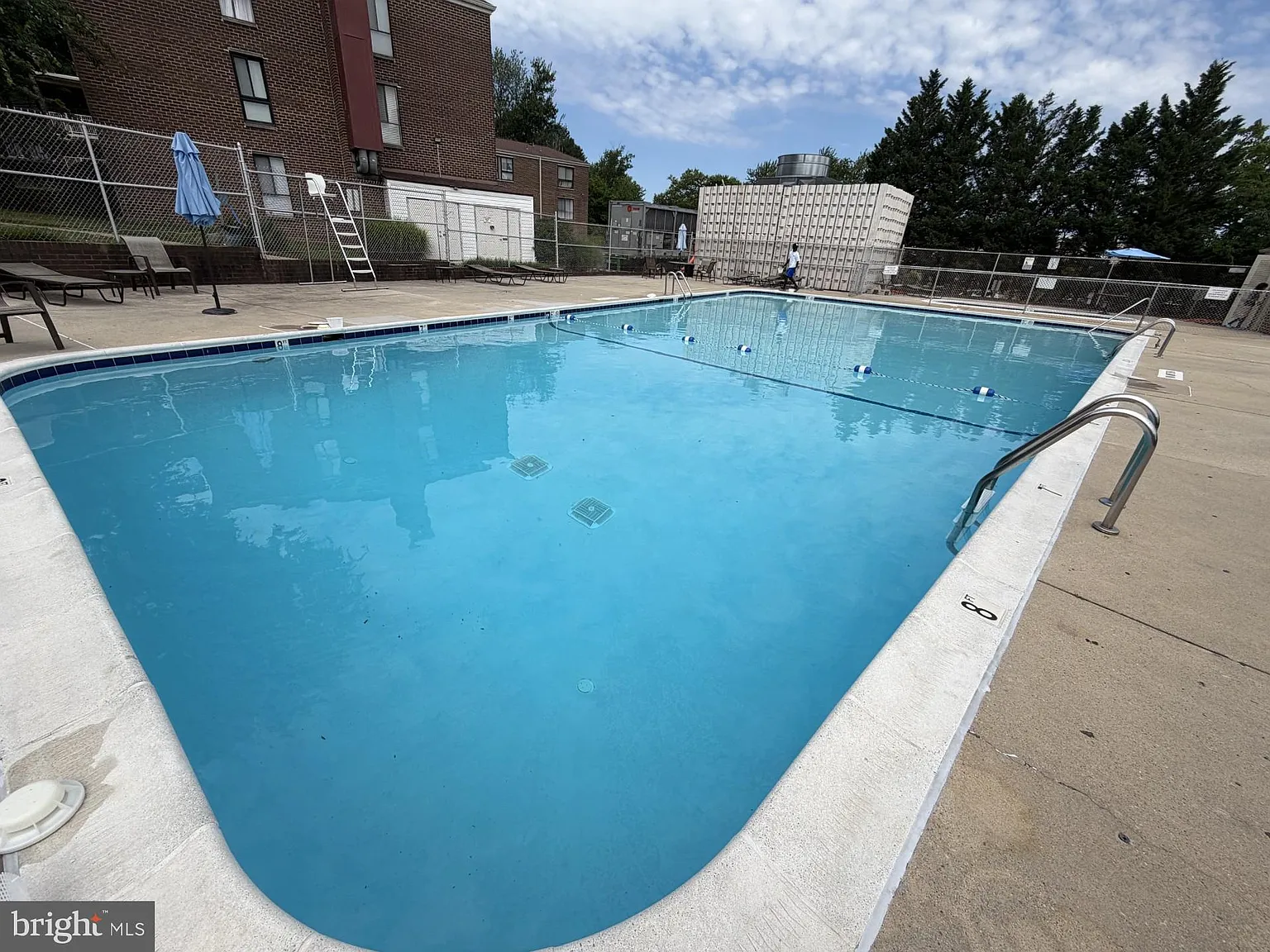 3 bed, 1.5 bath, 996 sqft, $2,500 — Photo 3
