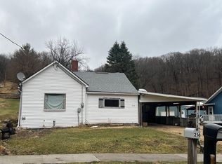 216 Center Ave, Mc Gregor, IA 52157
