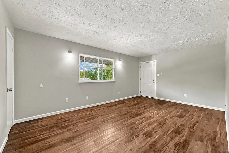 2 bed, 1.0 bath, 912 sqft, $1,025 — Photo 4